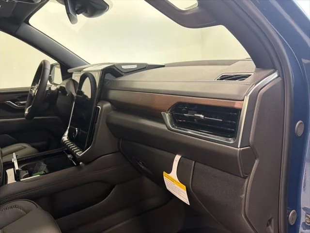 2026 GMC Yukon XL Denali - Photo 32