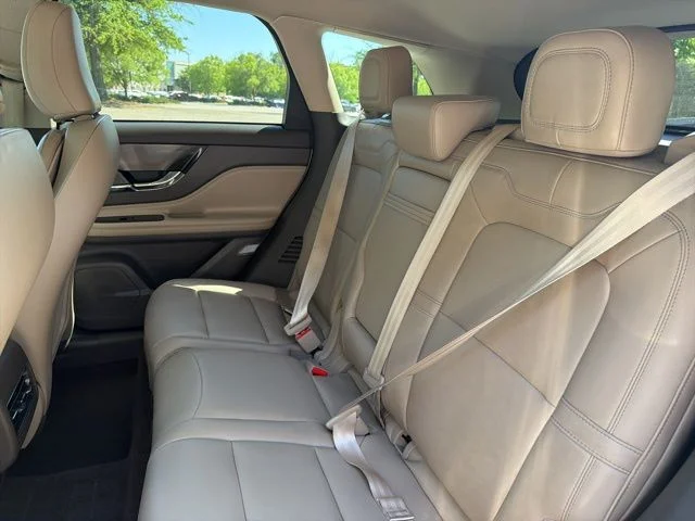 Used 2023 White Lincoln Standard image 15