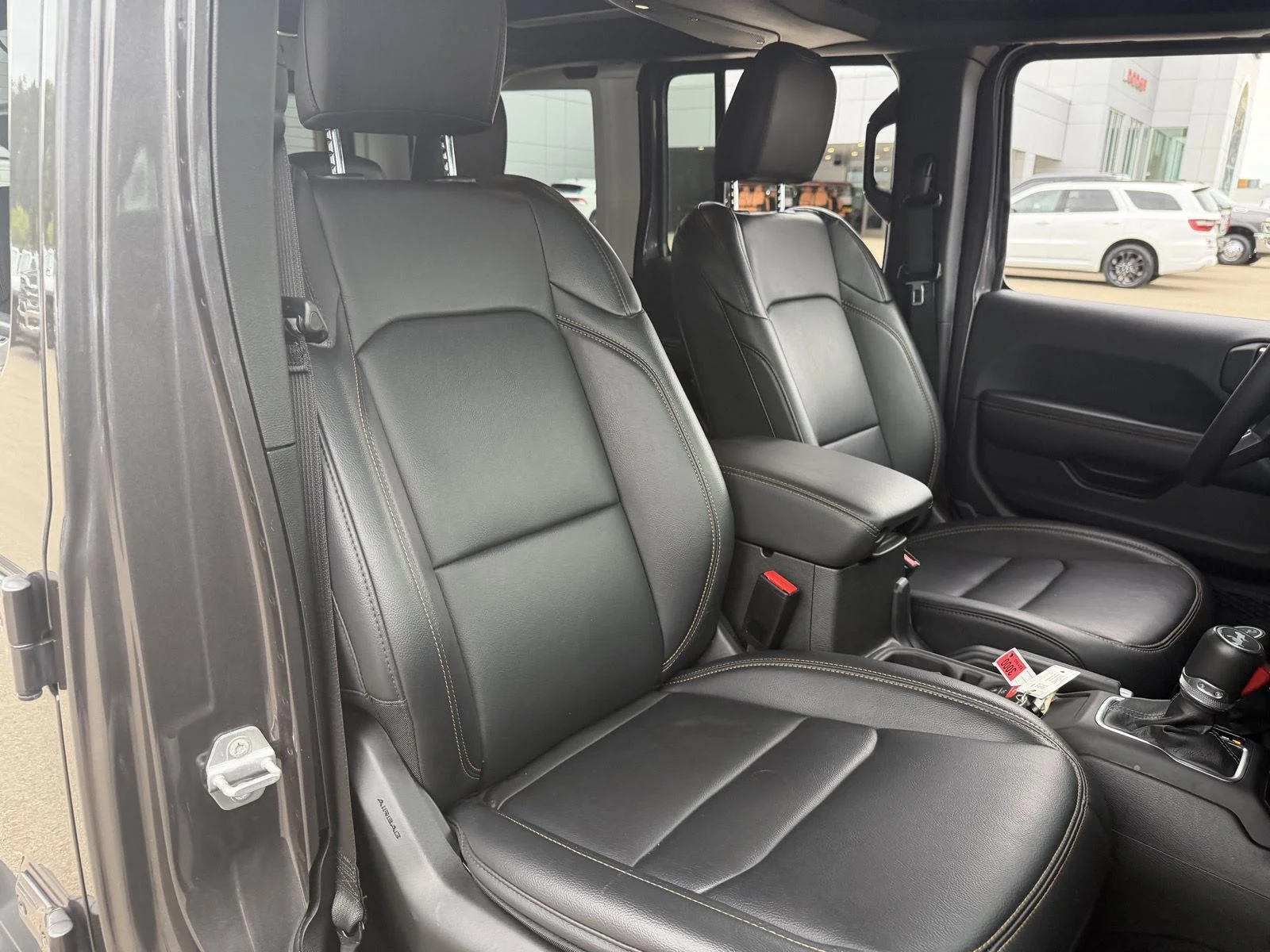 Used 2025 Granite Crystal Metallic Clearcoat Jeep Sahara image 21