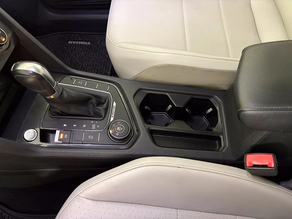 Used 2018  Volkswagen 2.0T SEL image 30