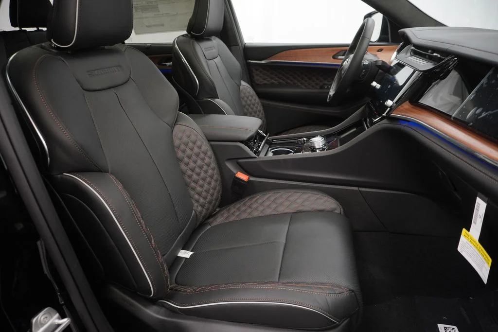 New 2026 Diamond Black Crystal Pearl-Coat Exterior Paint Jeep Summit image 34