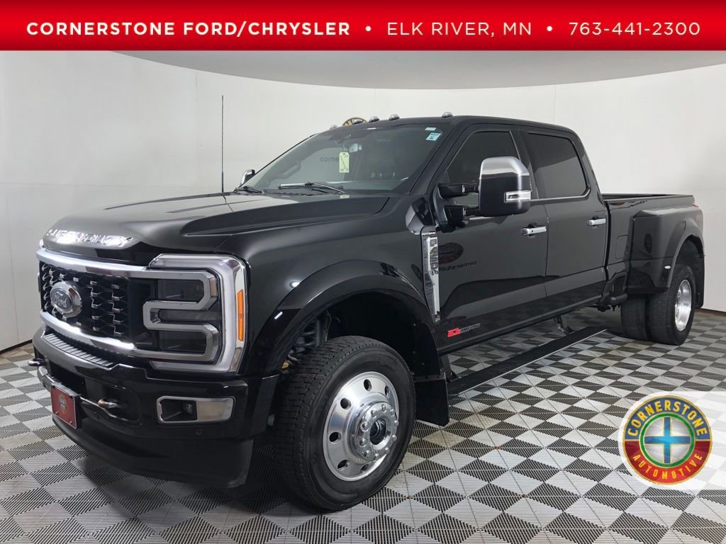Used 2023  Ford Platinum image 1