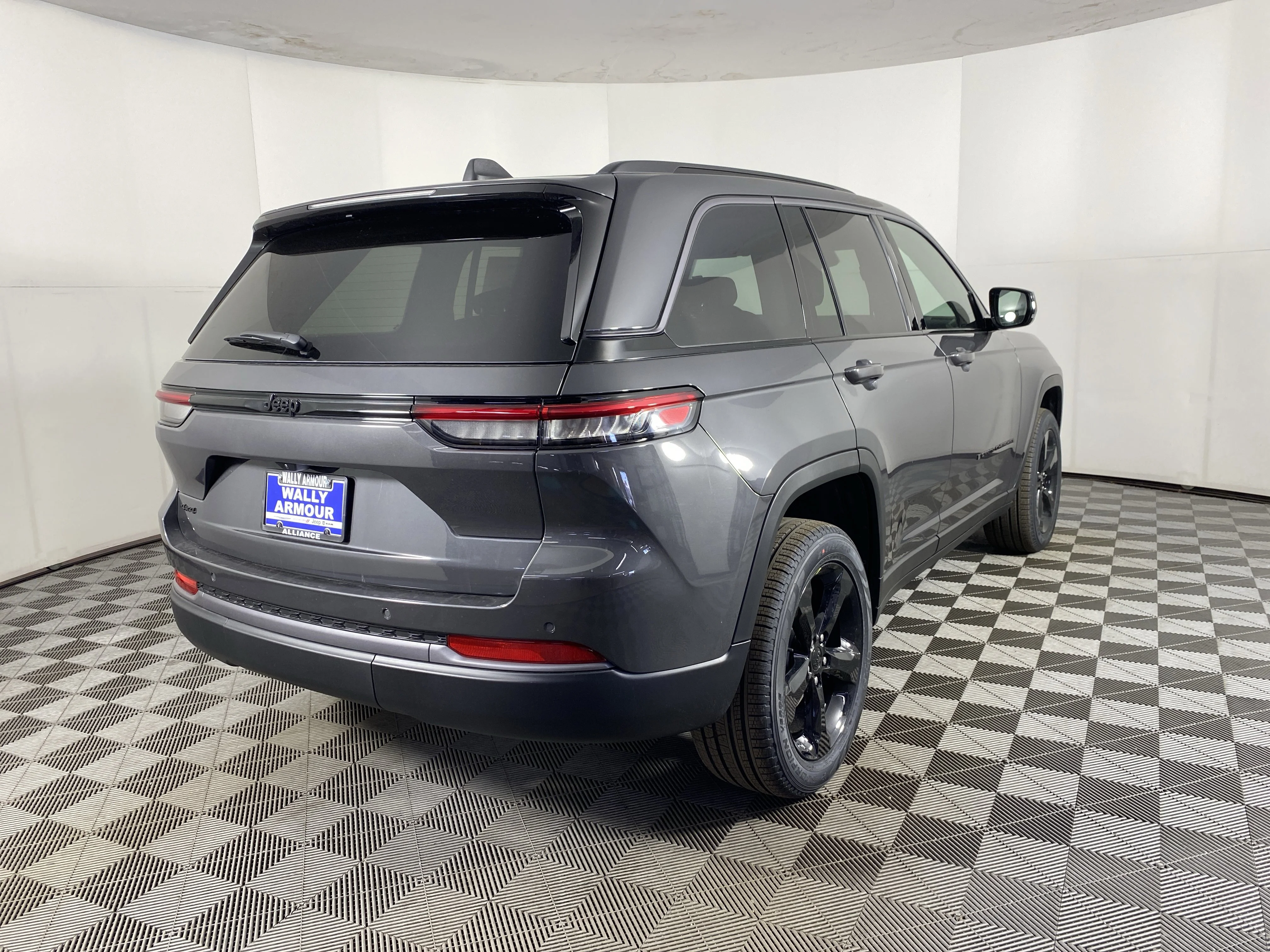 New 2026 Baltic Gray Metallic Clear-Coat Exterior Paint Jeep Limited image 8
