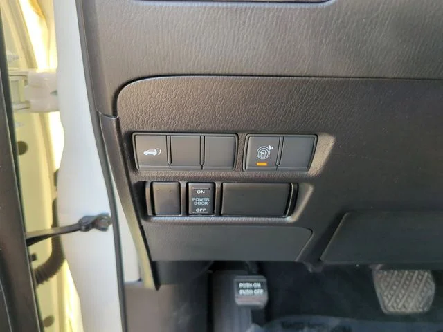 Used 2022 White Nissan SL image 30