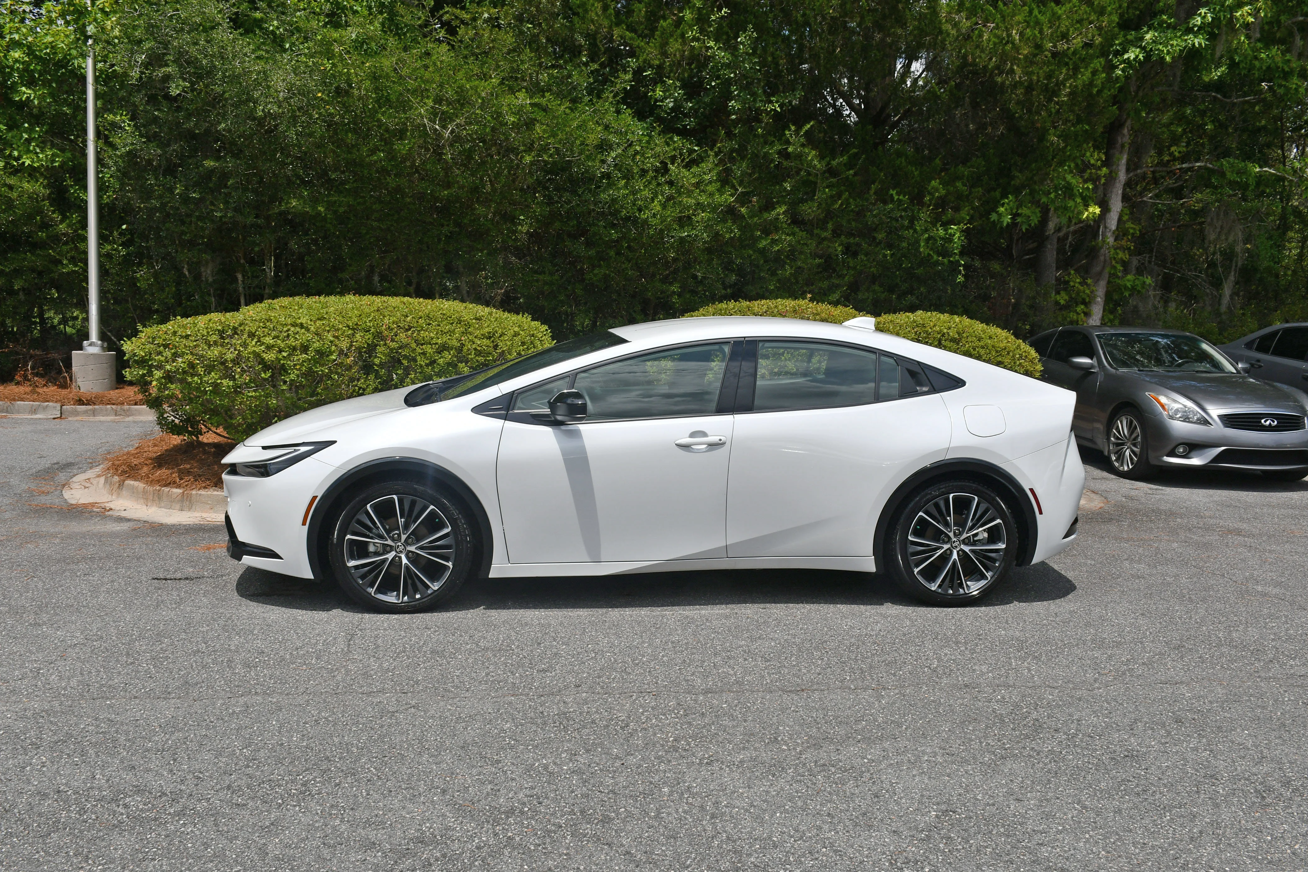 Used 2025 Beige Toyota XLE image 2