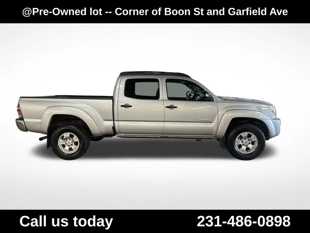 Used 2009 Silver Toyota Base image 10