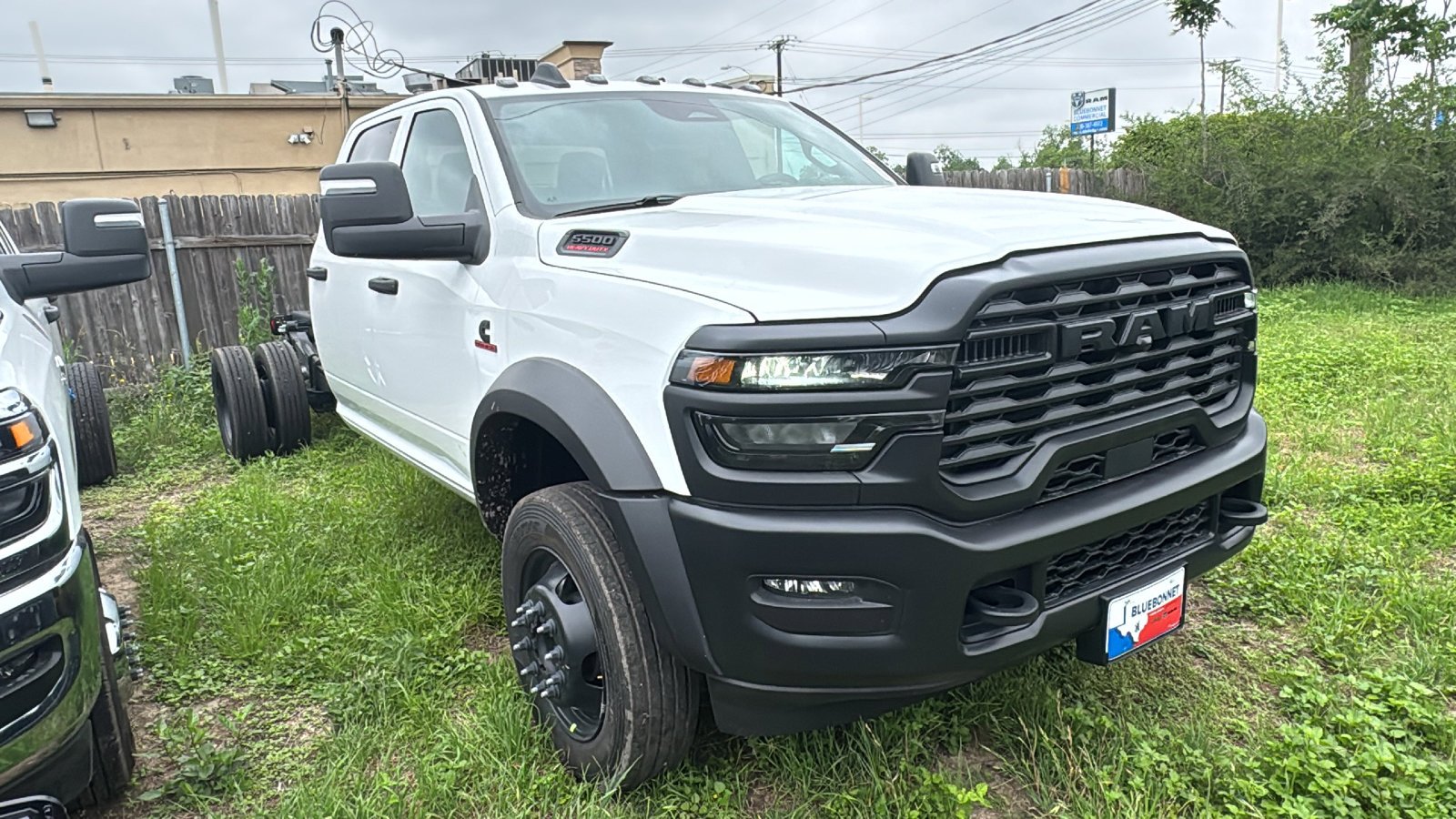 New 2026 Bright White Clear-Coat Exterior Paint RAM Tradesman image 3