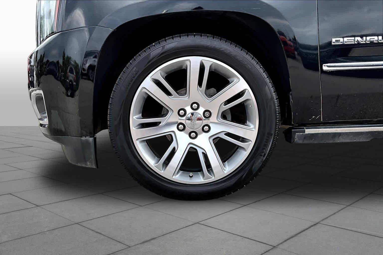 Used 2018 Onyx Black GMC Denali image 11
