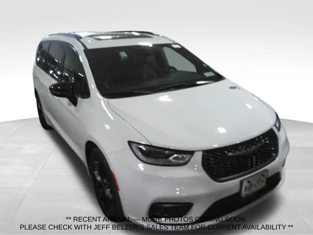 Used 2026 White Chrysler Limited image 1