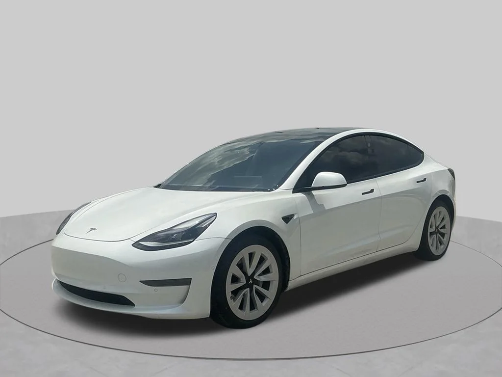 Used 2021  Tesla Standard Range Plus image 2