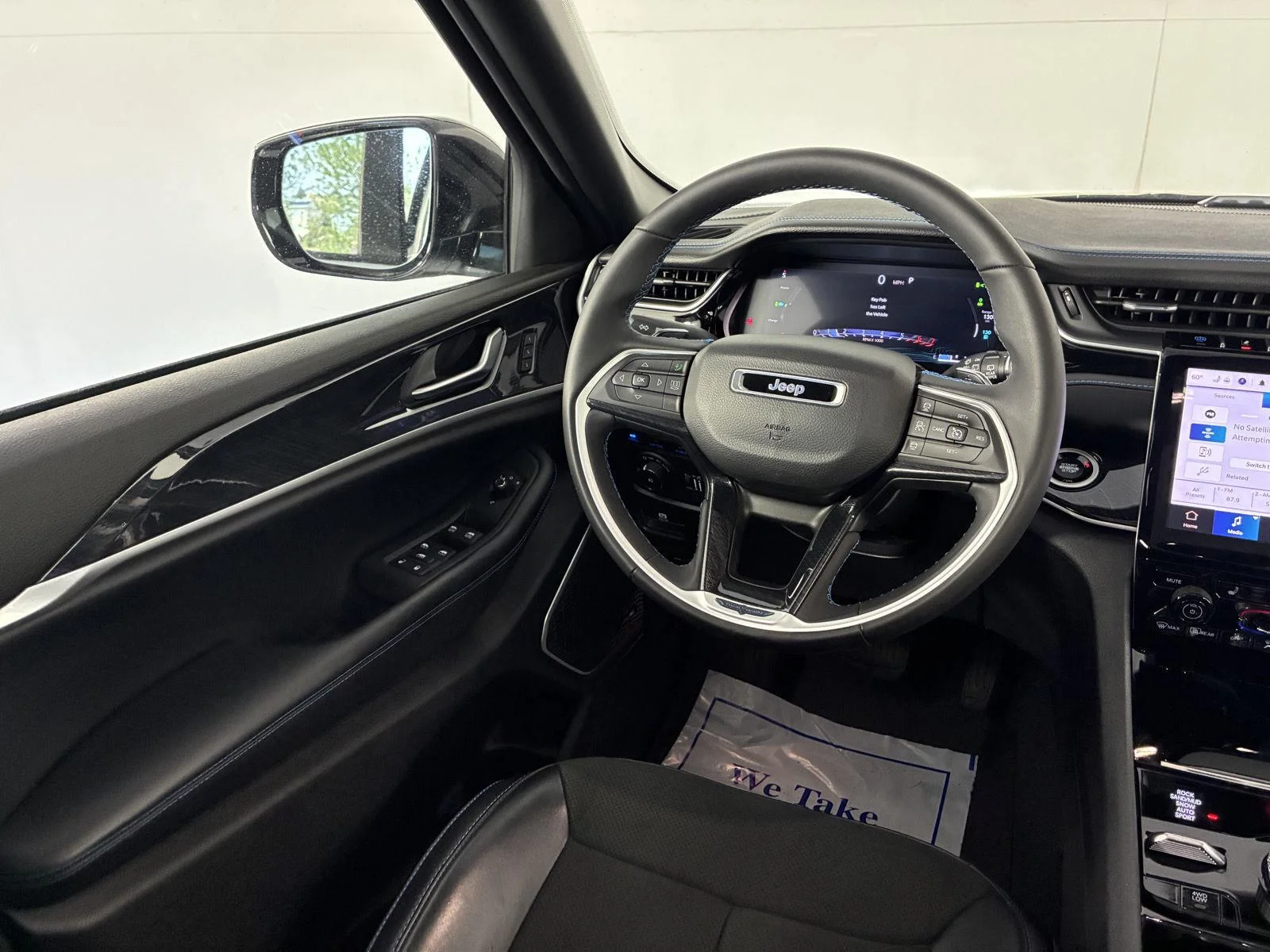 Used 2023 Silver Zynith Jeep Trailhawk image 18