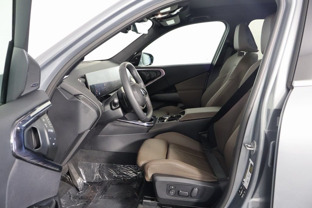 Used 2025 Skyscraper Grey Metallic BMW 30 xDrive image 10