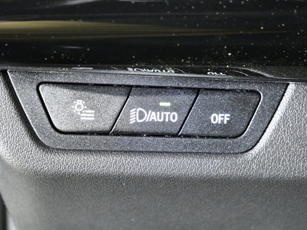 Used 2026 Jet Black BMW xDrive28i image 39