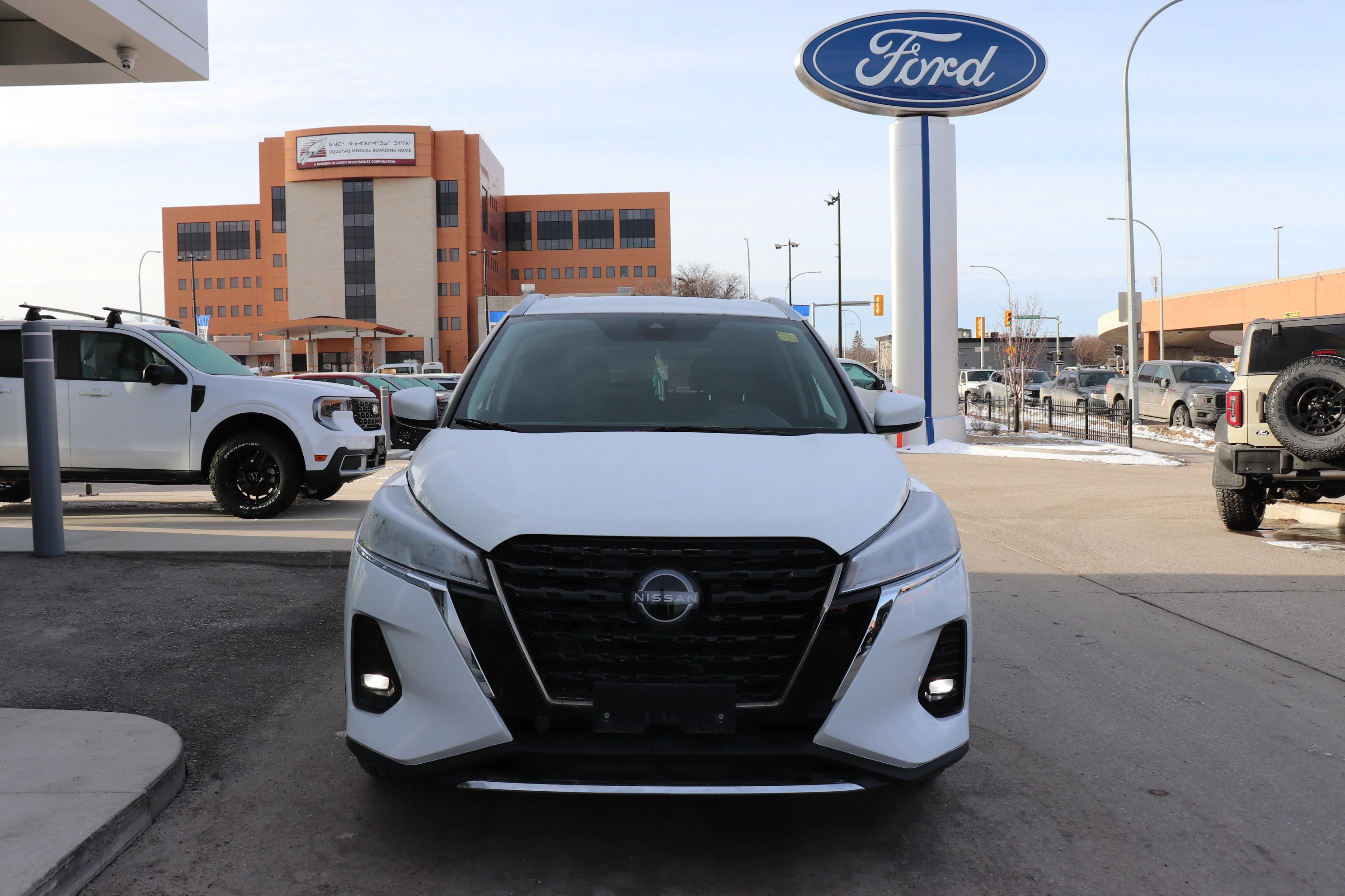 Used 2022 White Nissan SV image 2
