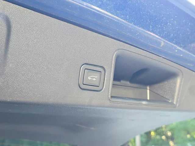Used 2022 Blue GMC SLT image 13