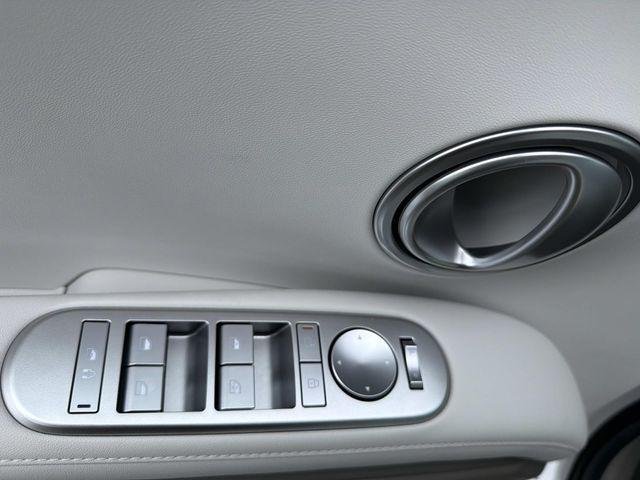 New 2027 White Hyundai Blue SEL 7P image 8