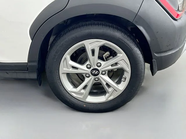 Used 2023 White Hyundai SEL image 36