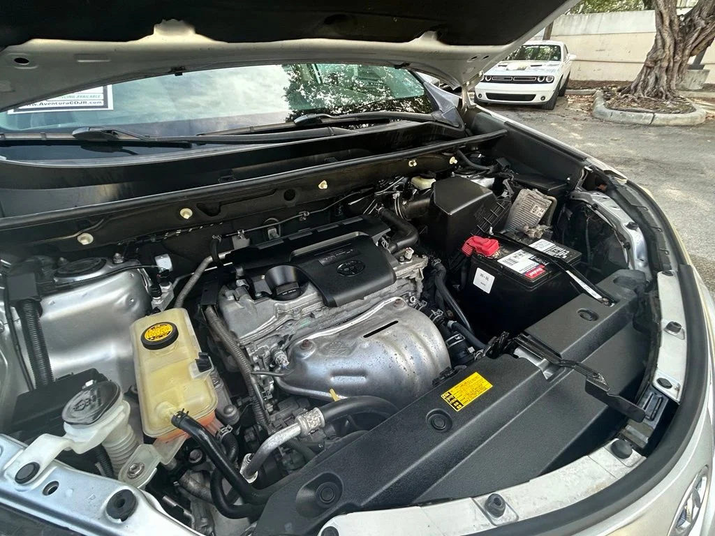 Used 2015 Silver Toyota XLE image 24