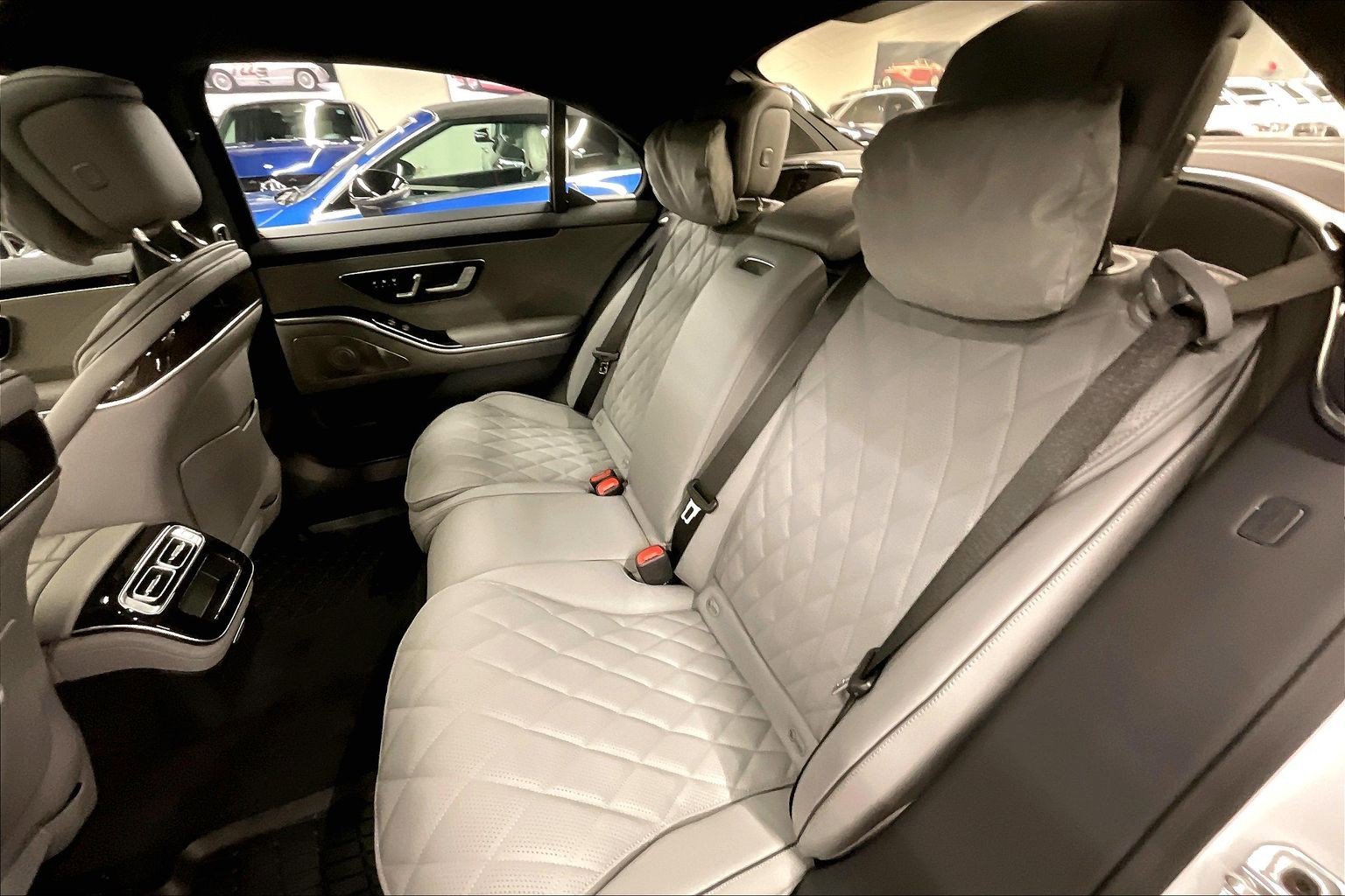 New 2026 MANUFAKTUR Moonlight White Magno Mercedes-Benz S 580 image 23