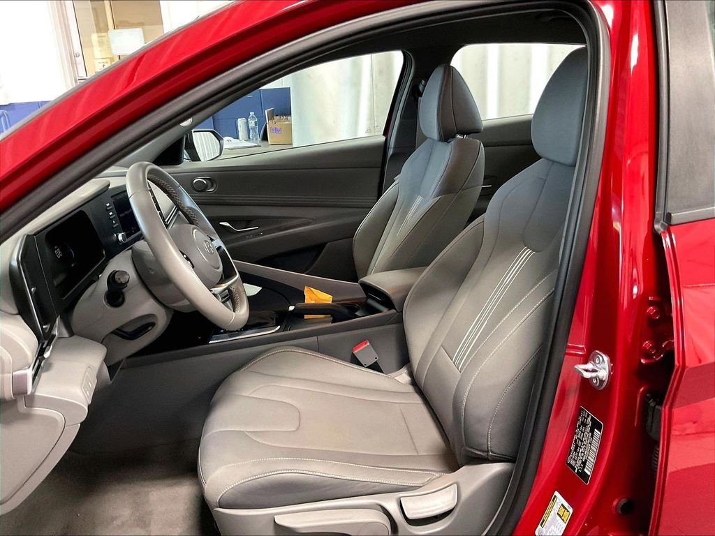 Used 2025 Red Hyundai SEL Sport image 10