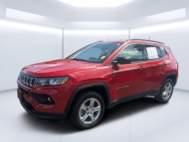 Used 2024  Jeep Latitude image 7