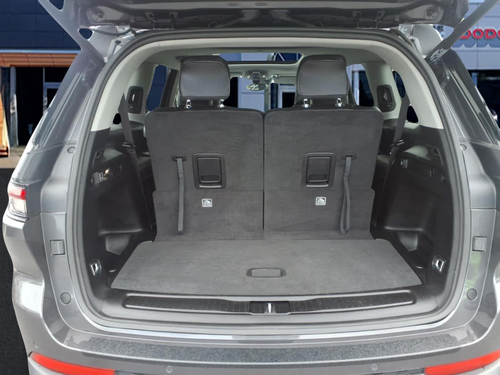 Used 2023 Baltic Gray Metallic Clearcoat Jeep Limited image 10