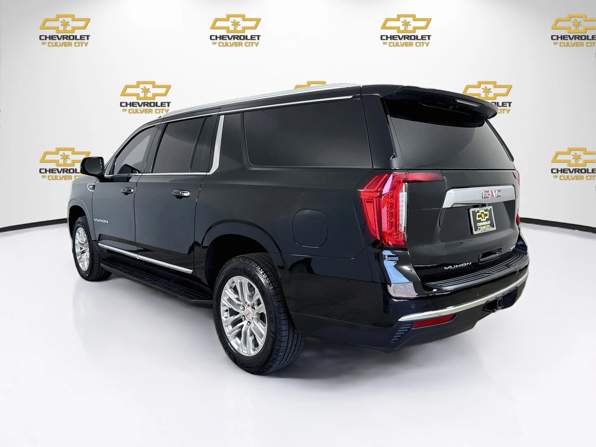 Used 2024 Onyx Black GMC SLT image 6