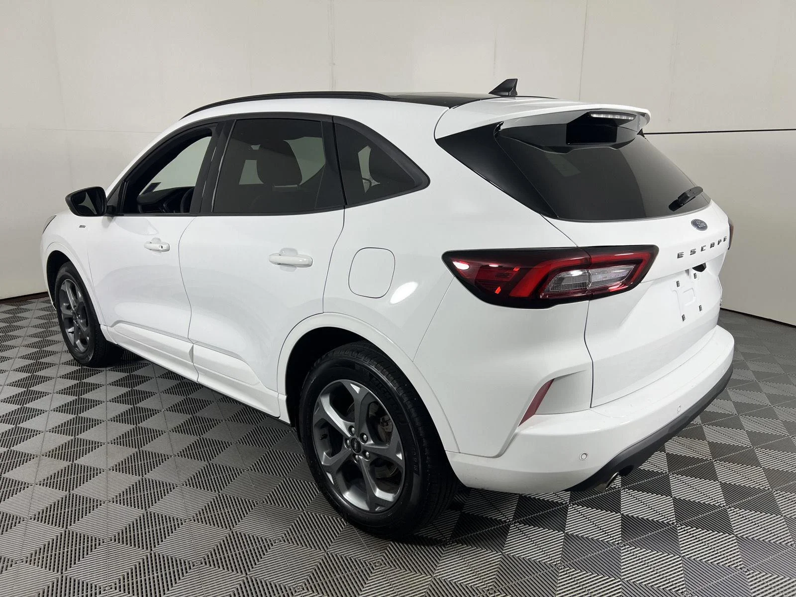 Used 2023 Oxford White Ford ST-Line image 9
