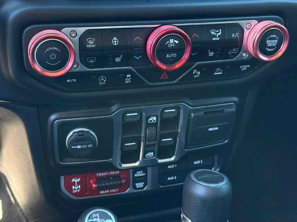 Used 2021  Jeep Rubicon image 6