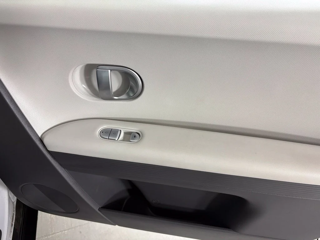 Used 2024 White Hyundai SEL image 12