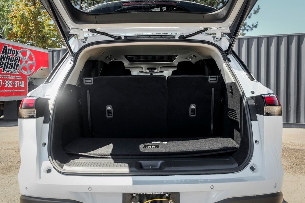 New 2027 Radiant White INFINITI LUXE image 10