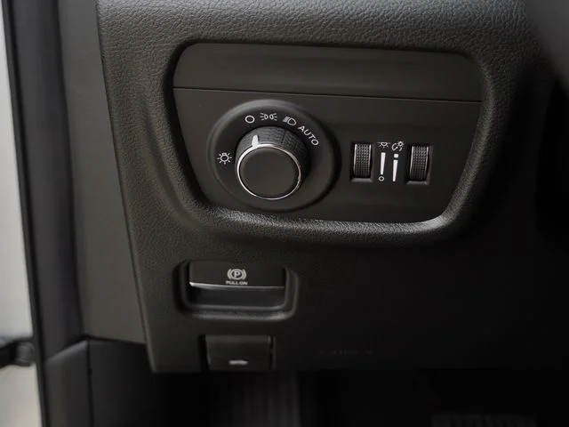 New 2026 Silver Zynith Jeep Altitude image 23