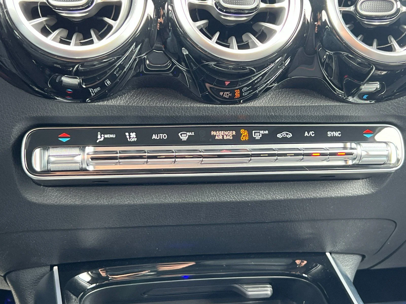 New 2026 White Mercedes-Benz GLB 250 image 22