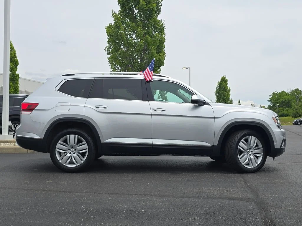 Used 2019 Silver Volkswagen SEL Premium image 26
