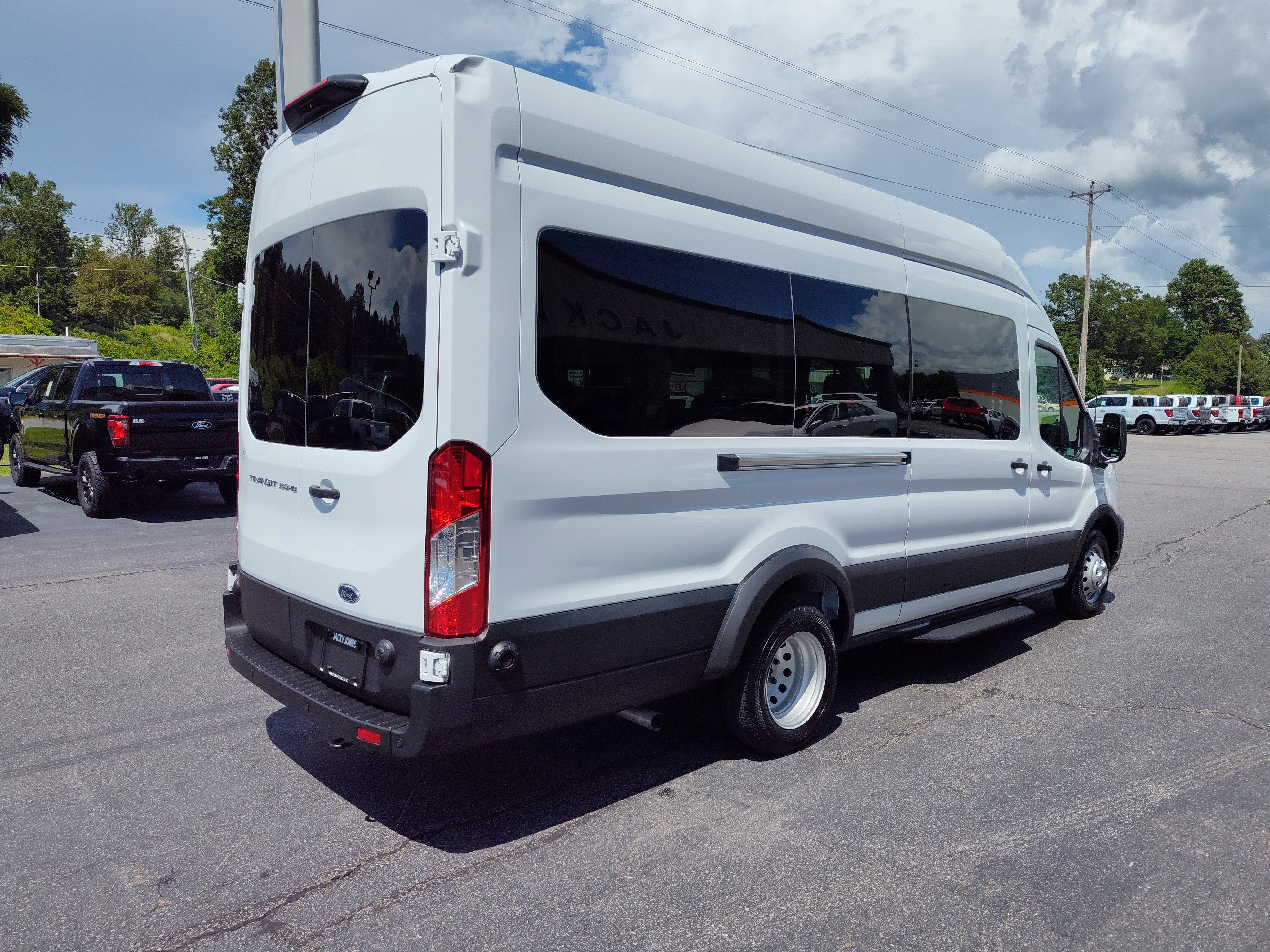 2024 Ford Transit Passenger Van XL - Photo 6