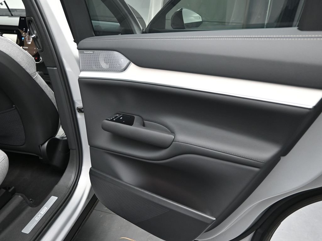 2025 Volvo EX90 Ultra - Photo 17