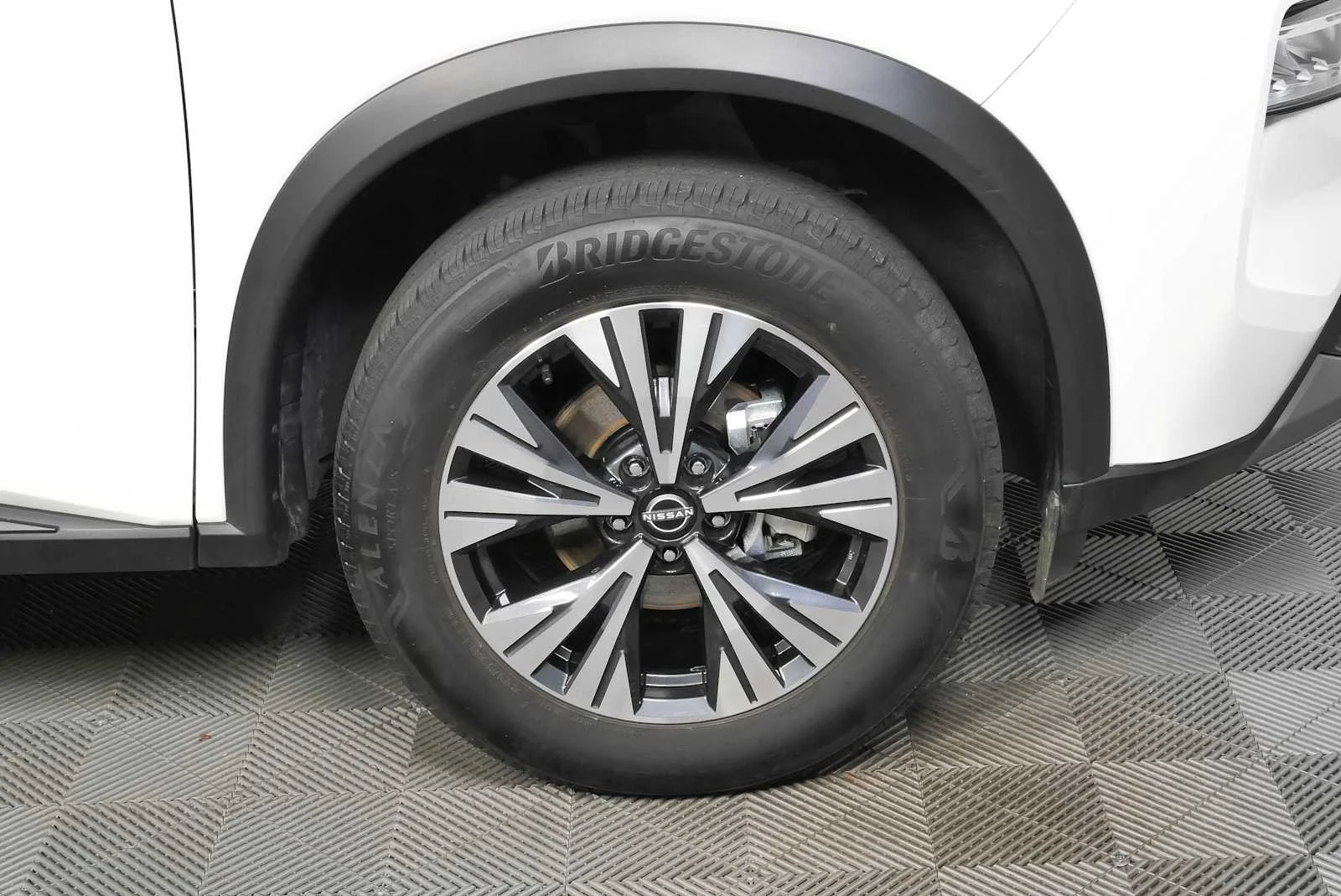 Used 2023 Pearl White Tricoat Nissan SV image 5