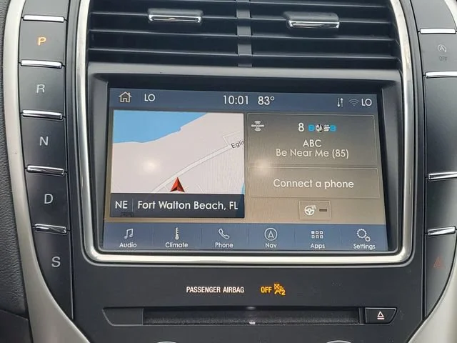 Used 2019 Iced Mocha Prem Lincoln Reserve image 17