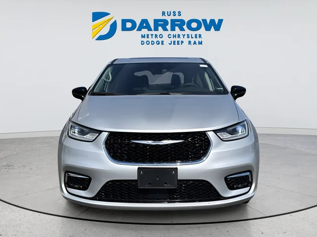 Used 2024 Silver Chrysler Limited image 8