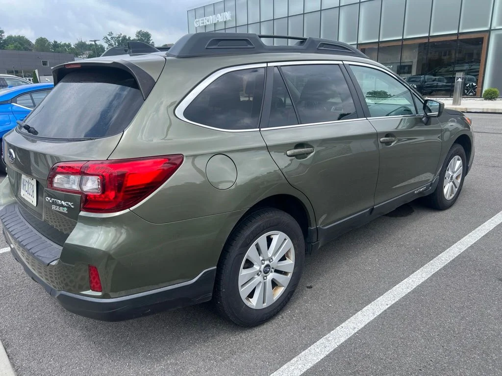 Used 2016 Green Metallic Subaru 2.5i Premium image 10