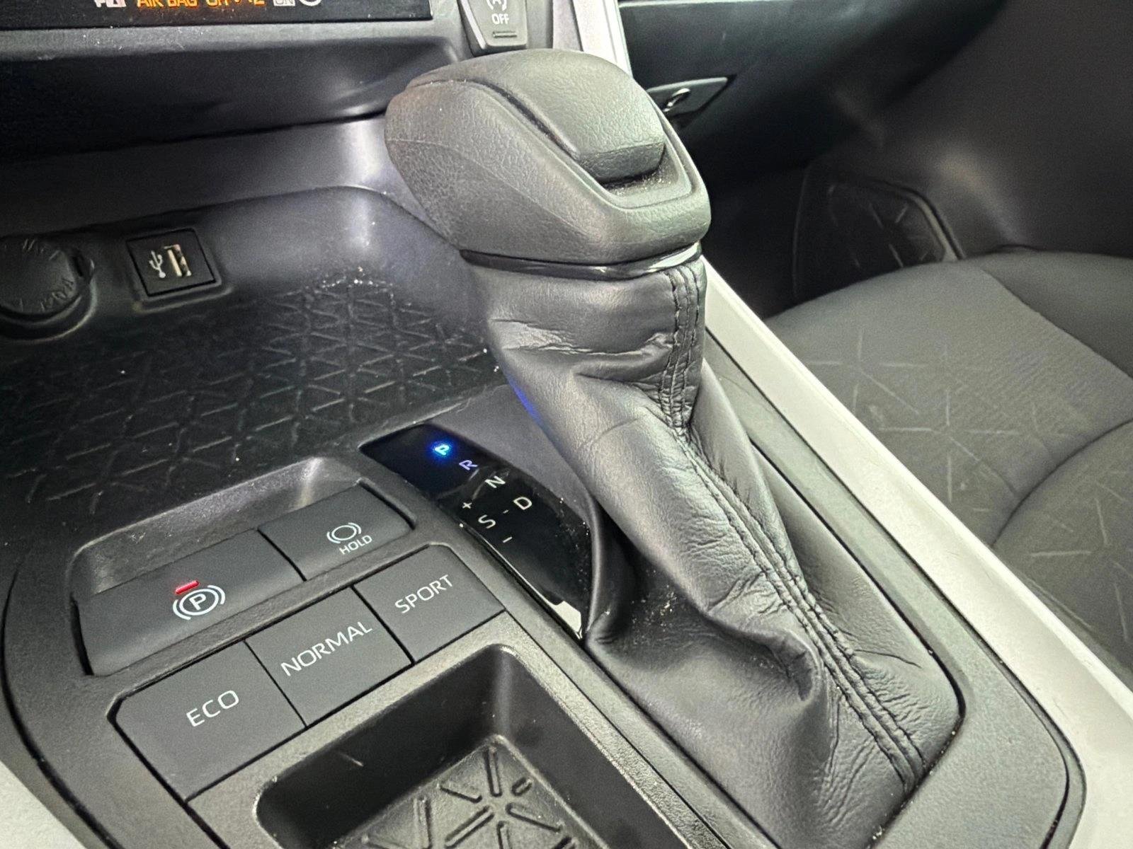 Used 2025 Ice Cap Toyota XLE image 30