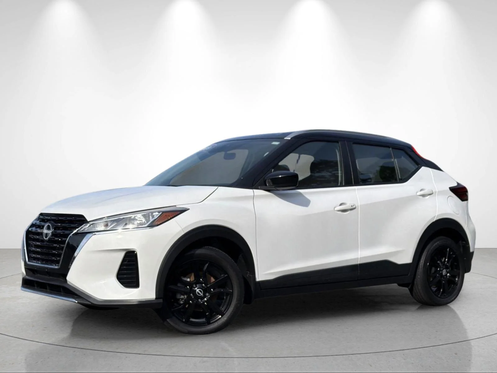 Used 2023 Aspen White Tricoat/Super Black Nissan SV image 1