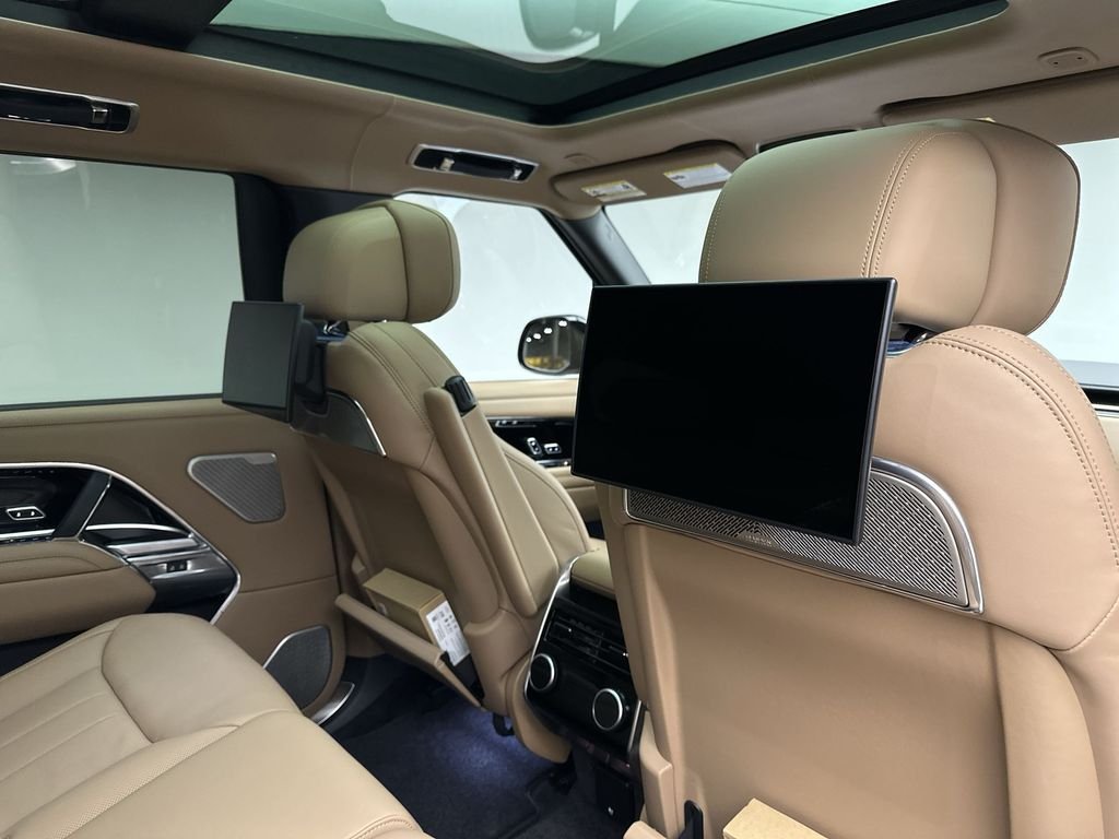 Used 2024 Belgravia Green Metallic Land Rover Autobiography image 21