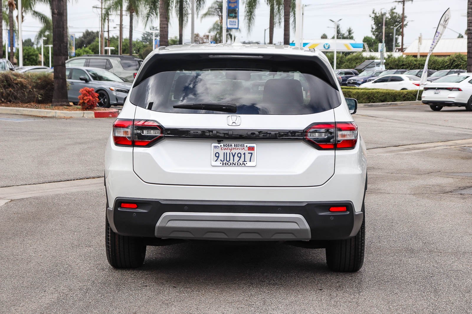 Certified Used 2024 Platinum White Pearl Honda EX-L 8 Passenger image 12