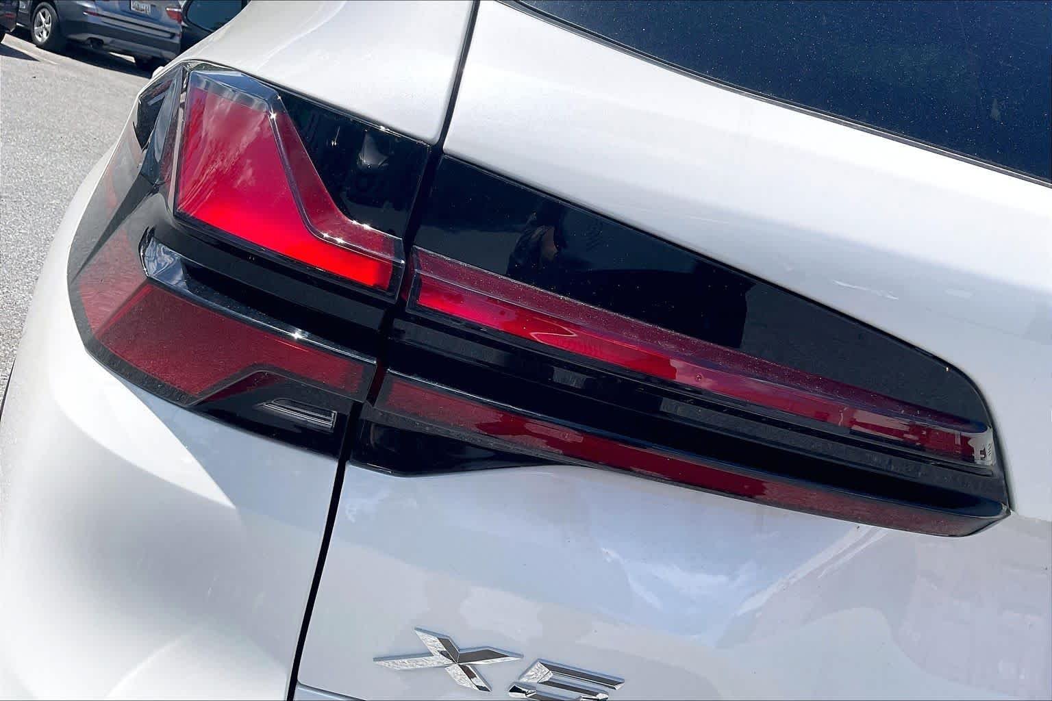 New 2026 Mineral White Metallic BMW xDrive50e image 14