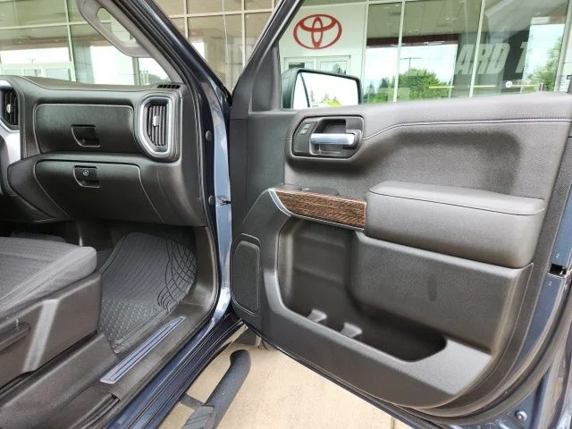 Used 2021 Blue GMC Elevation image 23