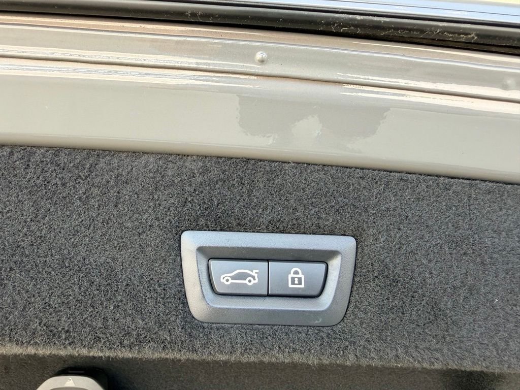 Used 2021 Gray BMW 740i image 33