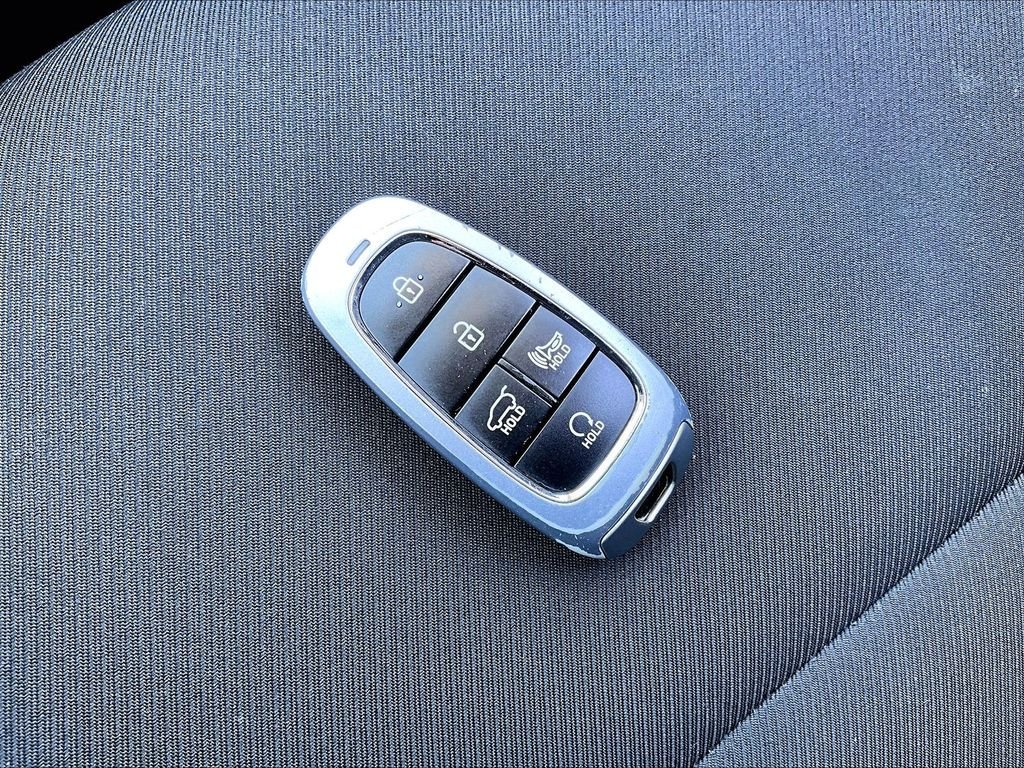 Used 2023 White Hyundai SEL image 29