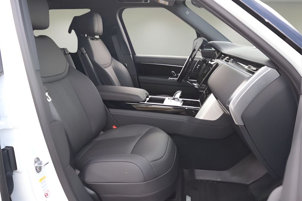 New 2026 Fuji White Land Rover SE image 17
