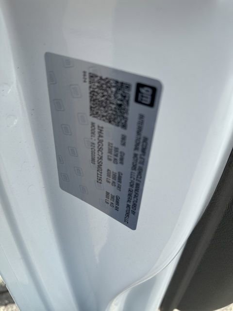 New 2025 Summit White Chevrolet 1WT image 17